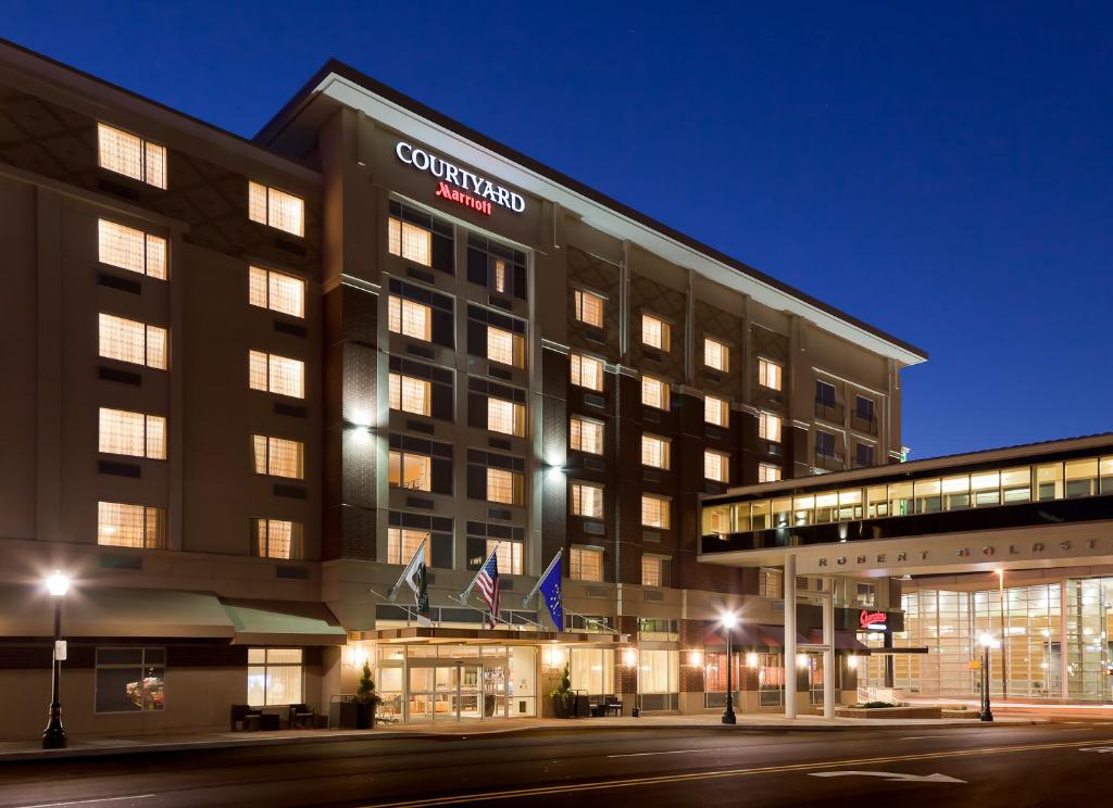 Courtyard by Marriott at night, Downtown Fort Wayne